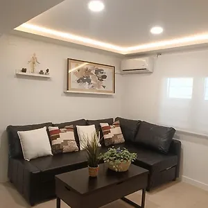 https://apt-modern-urban-4-pax-city-centre-apt4.1costadelsol.com